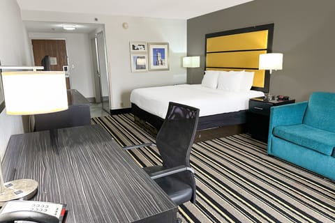 Suite, 1 King Bed | Premium bedding, desk, iron/ironing board, free WiFi