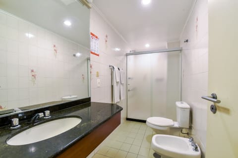 Standard Triple Room, Multiple Beds | Bathroom | Shower, free toiletries, slippers, towels
