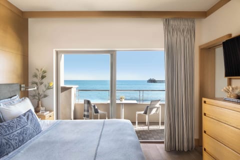 Junior Suite, 1 King Bed, Balcony, Oceanfront (Fireplace) | Frette Italian sheets, premium bedding, down comforters, minibar