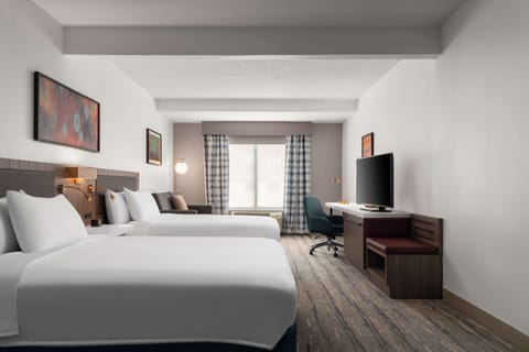 Junior Suite, Accessible | Hypo-allergenic bedding, down comforters, in-room safe, desk