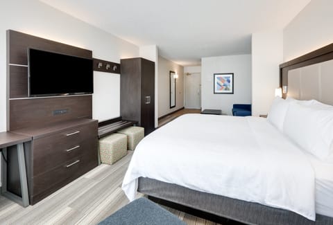 Suite, 1 King Bed (Additional Living Area) | Pillowtop beds, in-room safe, desk, blackout drapes