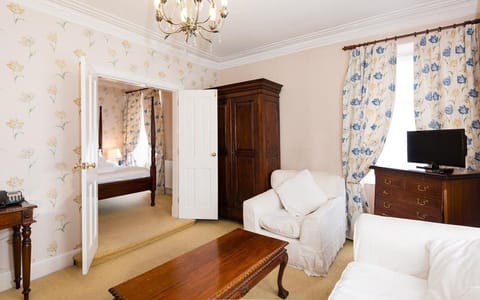 Suite | Egyptian cotton sheets, premium bedding, individually decorated