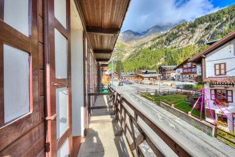 Family Apartment, 1 Bedroom (Monterosa Cozy Apartment 200mt From) | Balcony