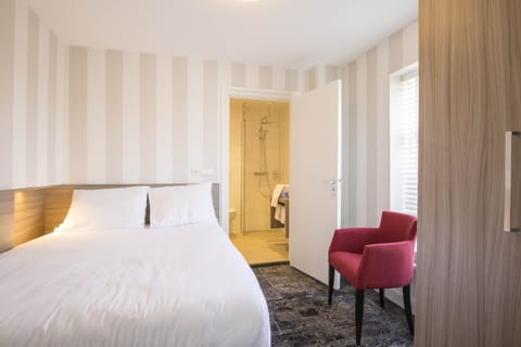 Double Room (Small) | Desk, cribs/infant beds, rollaway beds, free WiFi