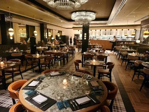 3 restaurants; breakfast, lunch, and dinner served