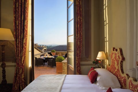 Deluxe Room, Terrace | Premium bedding, minibar, in-room safe, individually decorated