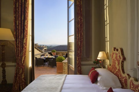 Deluxe Room, Terrace | Premium bedding, minibar, in-room safe, individually decorated