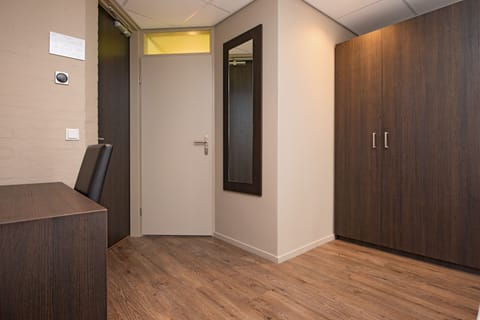 Family Room | Desk, blackout drapes, cribs/infant beds, rollaway beds