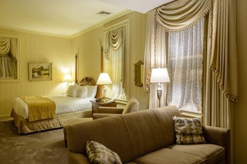 Deluxe Suite, 1 King Bed, Multiple View (King Suite) | Iron/ironing board, free WiFi, bed sheets, alarm clocks