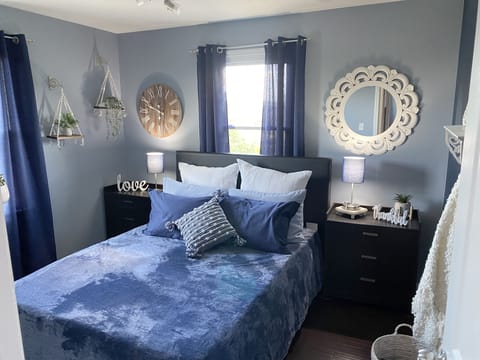 2nd Bedroom with Queen Bed. 32 inch TV, small desk, nice closet