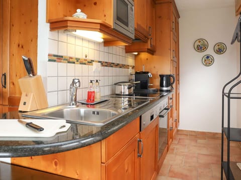 Kitchen Sink, Tap, Sink, Cabinetry, Property, Countertop, Plumbing Fixture, Kitchen Stove, Kitchen, Wood