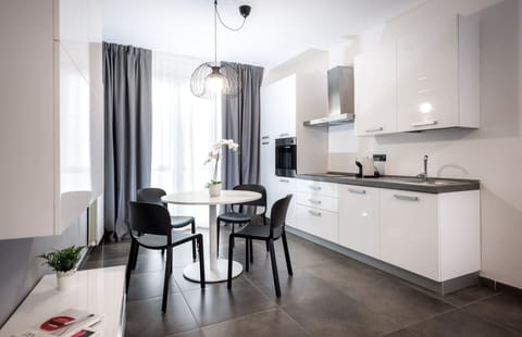 Superior Apartment, 1 Bedroom | Dining room