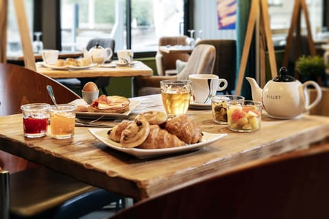 Daily buffet breakfast (EUR 14 per person)