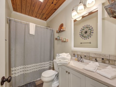 Cabin, Multiple Beds, Hot Tub | Bathroom | Jetted tub, towels, toilet paper