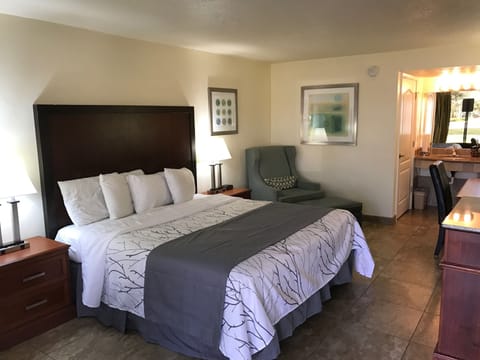Standard Room | Living area | Flat-screen TV