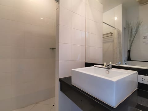 Standard Double Room | Bathroom | Shower, hair dryer, slippers, towels