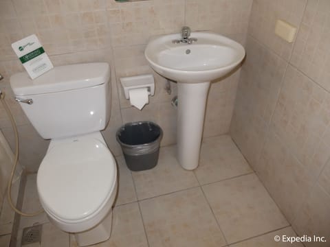 Villa (2 Storey) | Bathroom | Shower, hair dryer, towels