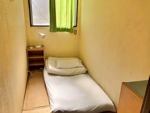 Basic Single Room | Iron/ironing board, free WiFi, bed sheets