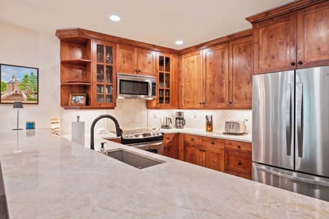 oxfordcourt-205-7993_54704547056_o