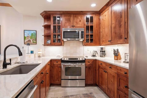 oxfordcourt-205-8013_54703724477_o