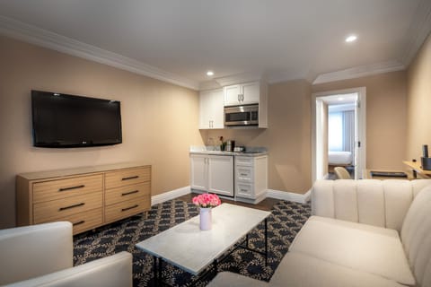 Executive Suite, 1 Queen Bed (Staircase Accessible Only) | Private kitchenette | Fridge, microwave, stovetop, coffee/tea maker