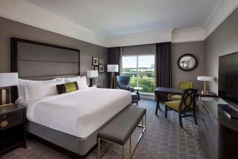 Grand Room, 1 King Bed, Park View | Frette Italian sheets, premium bedding, pillowtop beds, minibar
