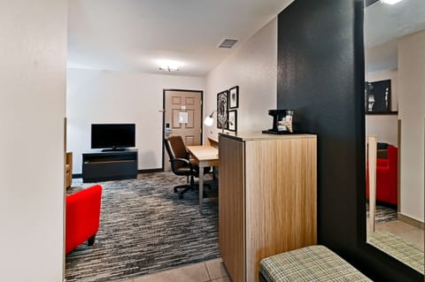 Suite, 1 Bedroom, Non Smoking | Premium bedding, desk, blackout drapes, iron/ironing board