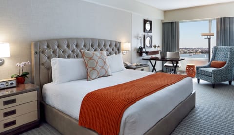 Signature Room, 1 King Bed, Harbor View | Hypo-allergenic bedding, pillowtop beds, in-room safe, desk