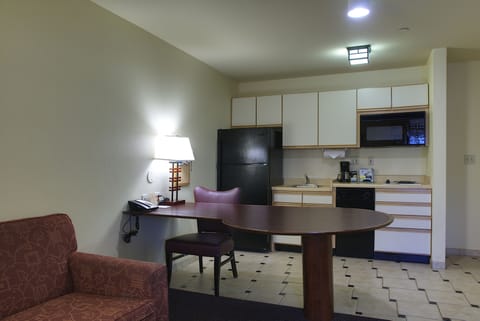 Executive Suite Accessible | Private kitchen | Fridge, microwave, stovetop, dishwasher