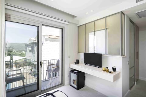 Egyptian cotton sheets, premium bedding, memory foam beds, in-room safe