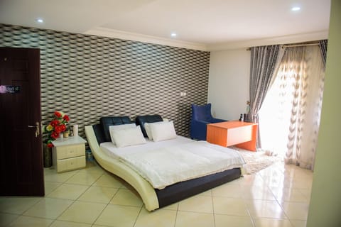 House | 4 bedrooms, free WiFi, bed sheets