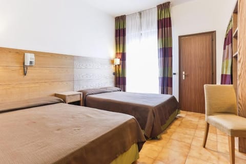 Comfort Quadruple Room | In-room safe, desk, iron/ironing board, free WiFi