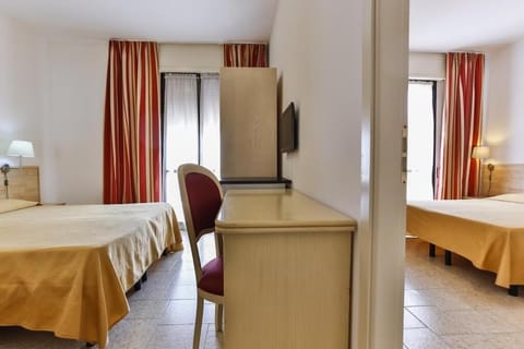 Family Room | In-room safe, desk, iron/ironing board, free WiFi