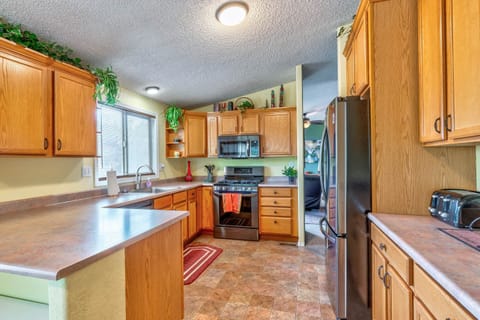 745d03b7-d06f-4e6b-9b0c-abc6a915016b