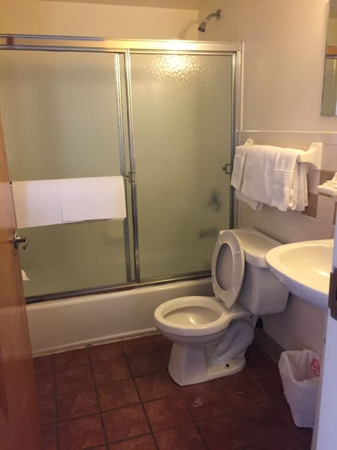 Standard Double Room | Bathroom | Combined shower/tub, hair dryer, towels