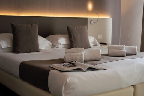 Romantic Suite, Hot Tub | Minibar, in-room safe, individually furnished, desk