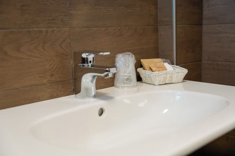 Superior Double Room | Bathroom | Free toiletries, hair dryer, bathrobes, bidet