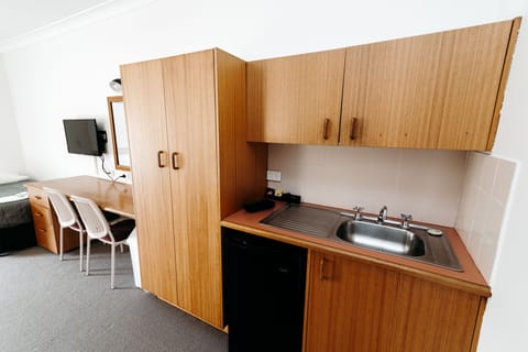 Standard Room | Private kitchenette | Fridge