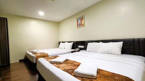 Premier Deluxe  | In-room safe, iron/ironing board, free WiFi, bed sheets