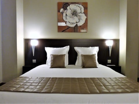 Double Room | Premium bedding, minibar, desk, blackout drapes