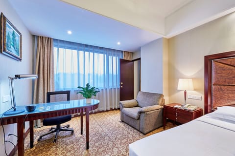 Family Suite Room | Minibar, in-room safe, desk, free WiFi