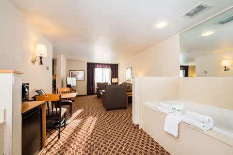 Suite, 1 King Bed, Non Smoking, Jetted Tub | Desk, blackout drapes, iron/ironing board, free cribs/infant beds