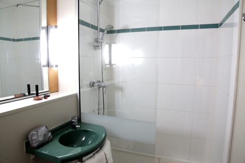 Shower, eco-friendly toiletries, hair dryer, towels