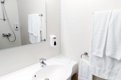 Standard Triple Room | Bathroom sink