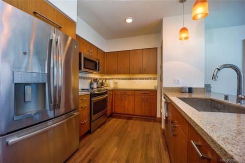 Luxury House | Private kitchen | Fridge, microwave, stovetop, dishwasher