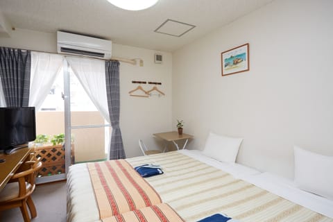 Twin Room, Smoking | Desk, free WiFi, bed sheets