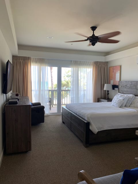 Premium Room, 1 King Bed, Oceanfront | In-room safe, individually decorated, individually furnished