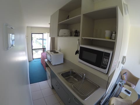 Basic Double Room, 1 Queen Bed, Kitchen, Mountainside | Private kitchen | Fridge, microwave, stovetop, coffee/tea maker