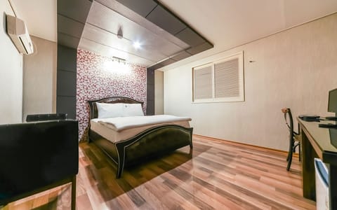 Room (Building A Standard Room) | 1 bedroom, free WiFi, bed sheets