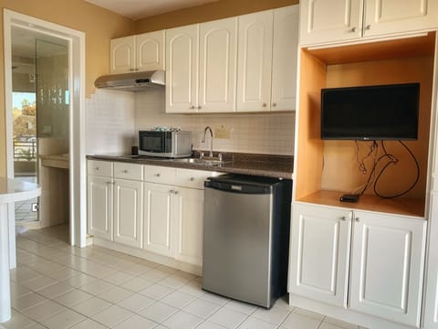 Family Room, 2 Bedrooms, Pool View | Private kitchen | Mini-fridge, microwave, dishwasher, rice cooker